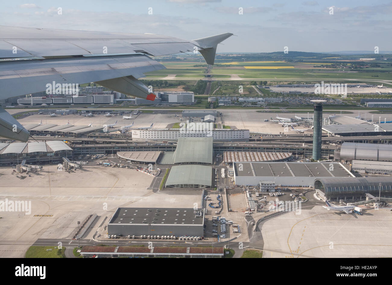 Plan de vol au décollage au-dessus de Charles de Gaulle,CDG, Terminal de l'aéroport. Paris,France. Banque D'Images