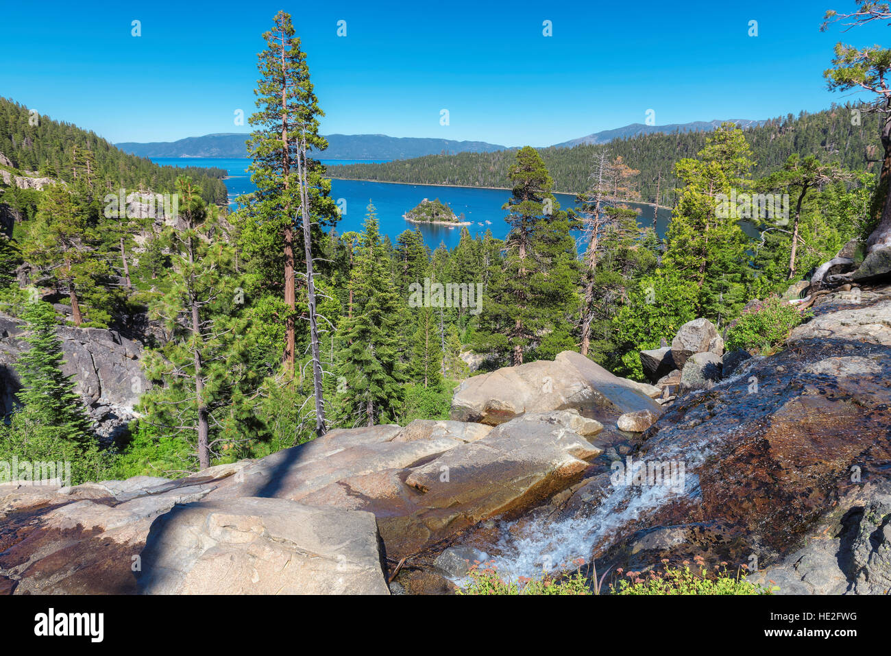 Voir d'Emerald Bay de sentier de randonnée, South Lake Tahoe, en Californie Banque D'Images