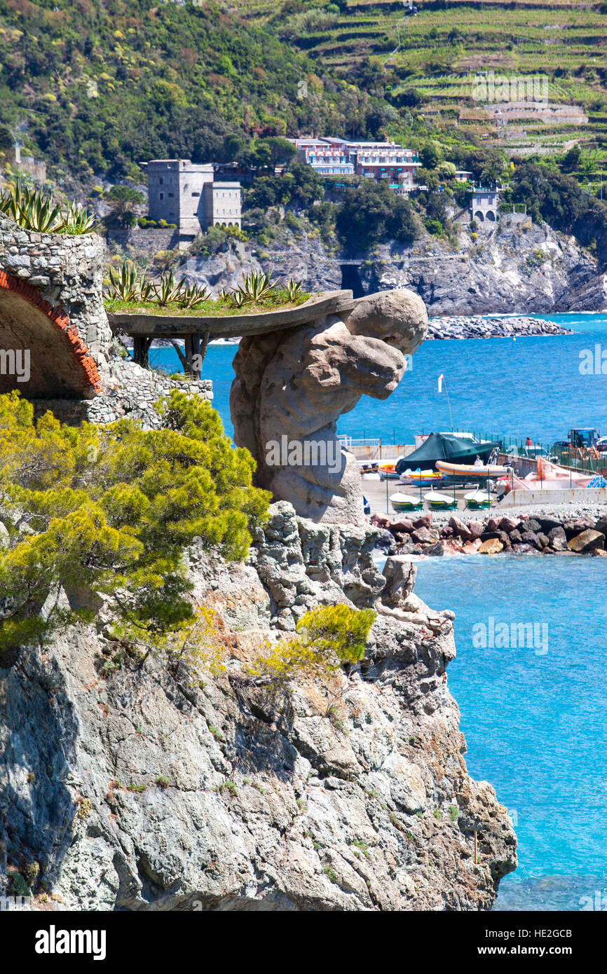 La célèbre sculpture géante à Monterosso al Mare. Cinque Terre, Ligurie, Italie. Banque D'Images