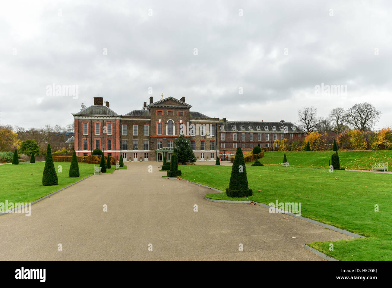 Le palais de Kensington à Londres, en Angleterre. Le palais de Kensington est une résidence royale dans les jardins de Kensington, dans le Royal Borough de Kensington et Chelsea Banque D'Images