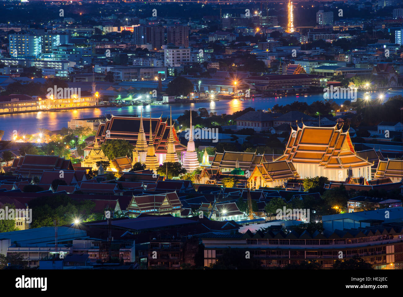 Temple Wat Pho au crépuscule, Bangkok, Thaïlande Banque D'Images