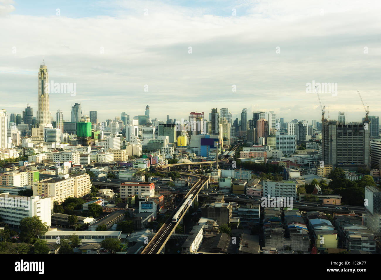 Bangkok city skyline et bâtiment gratte-ciel au coucher du soleil à Bangkok, Thaïlande. Banque D'Images