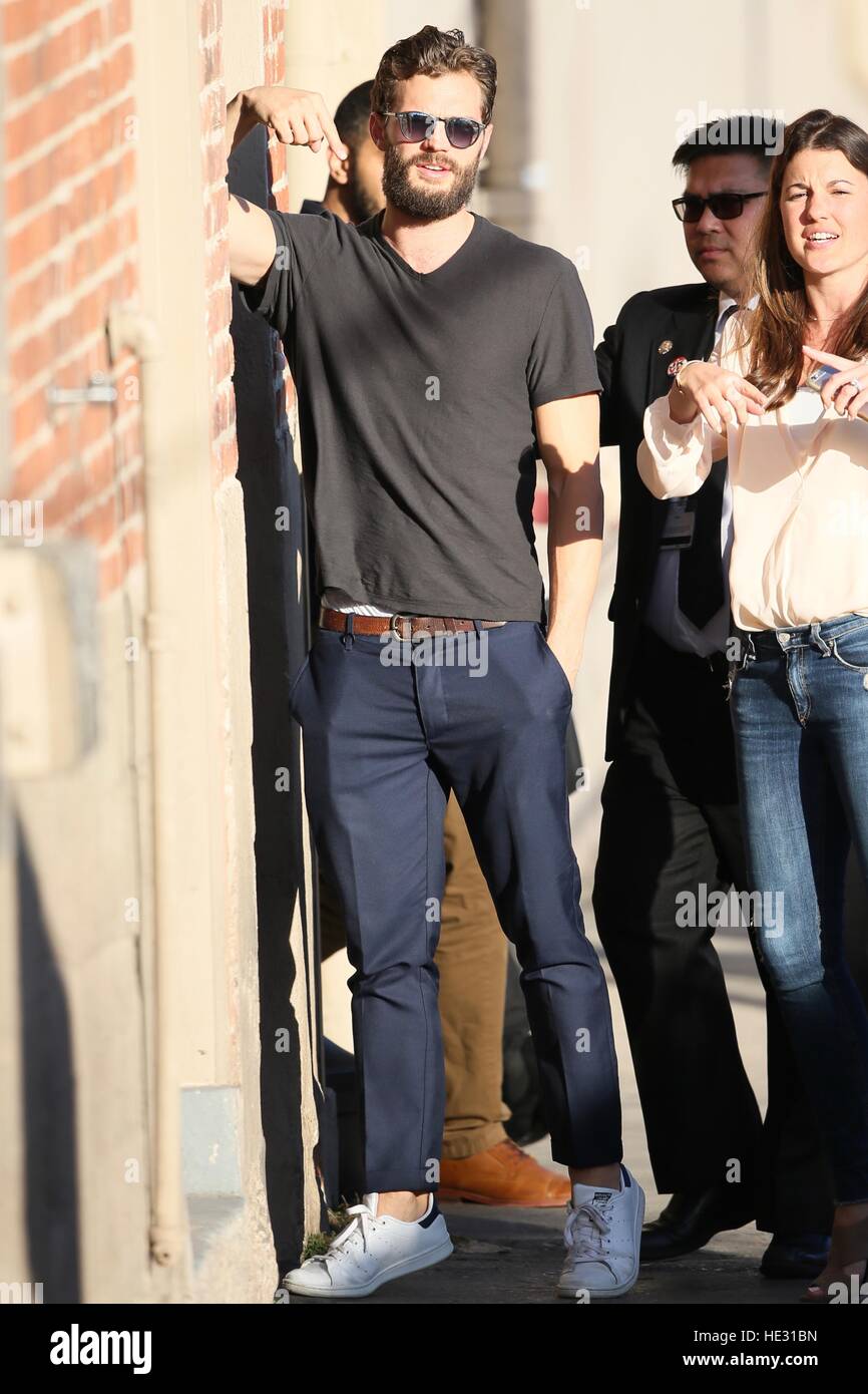 Jamie Dornan arrive à l'ABC Studios pour Jimmy Kimmel Live avec : Jamie  Dornan Où : Los Angeles, California, United States Quand : 04 Nov 2016  Photo Stock - Alamy