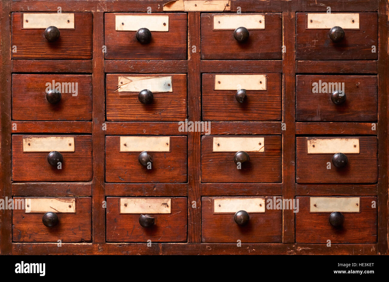 Milieux et de textures : très vieille armoire en bois avec tiroirs Banque D'Images