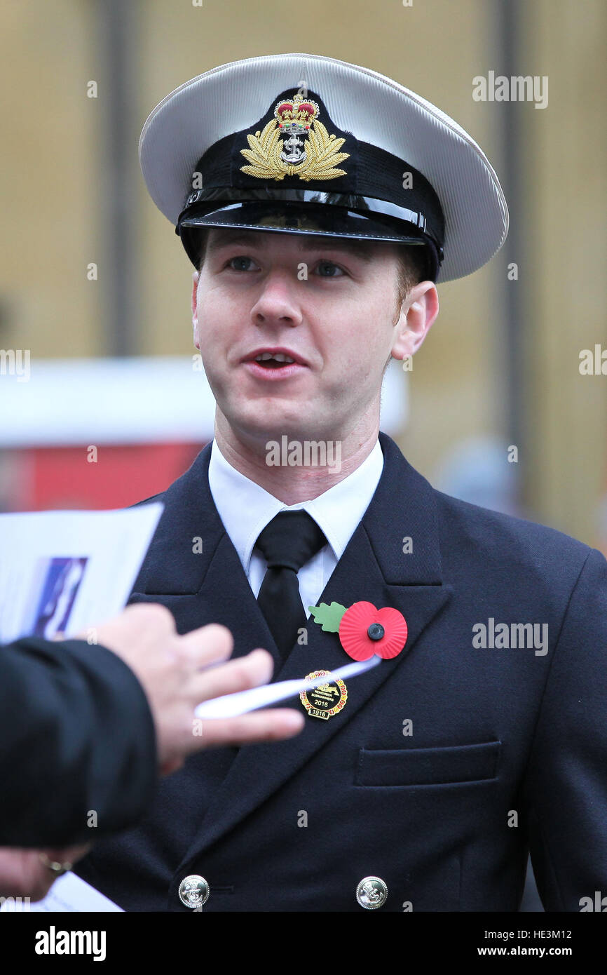 Les membres de l'organisation des Forces armées britanniques titulaires d'un service sur le terrain du souvenir à l'abbaye de Westminster dispose d''atmosphère où : London, Royaume-Uni Quand : 05 Nov 2016 Banque D'Images