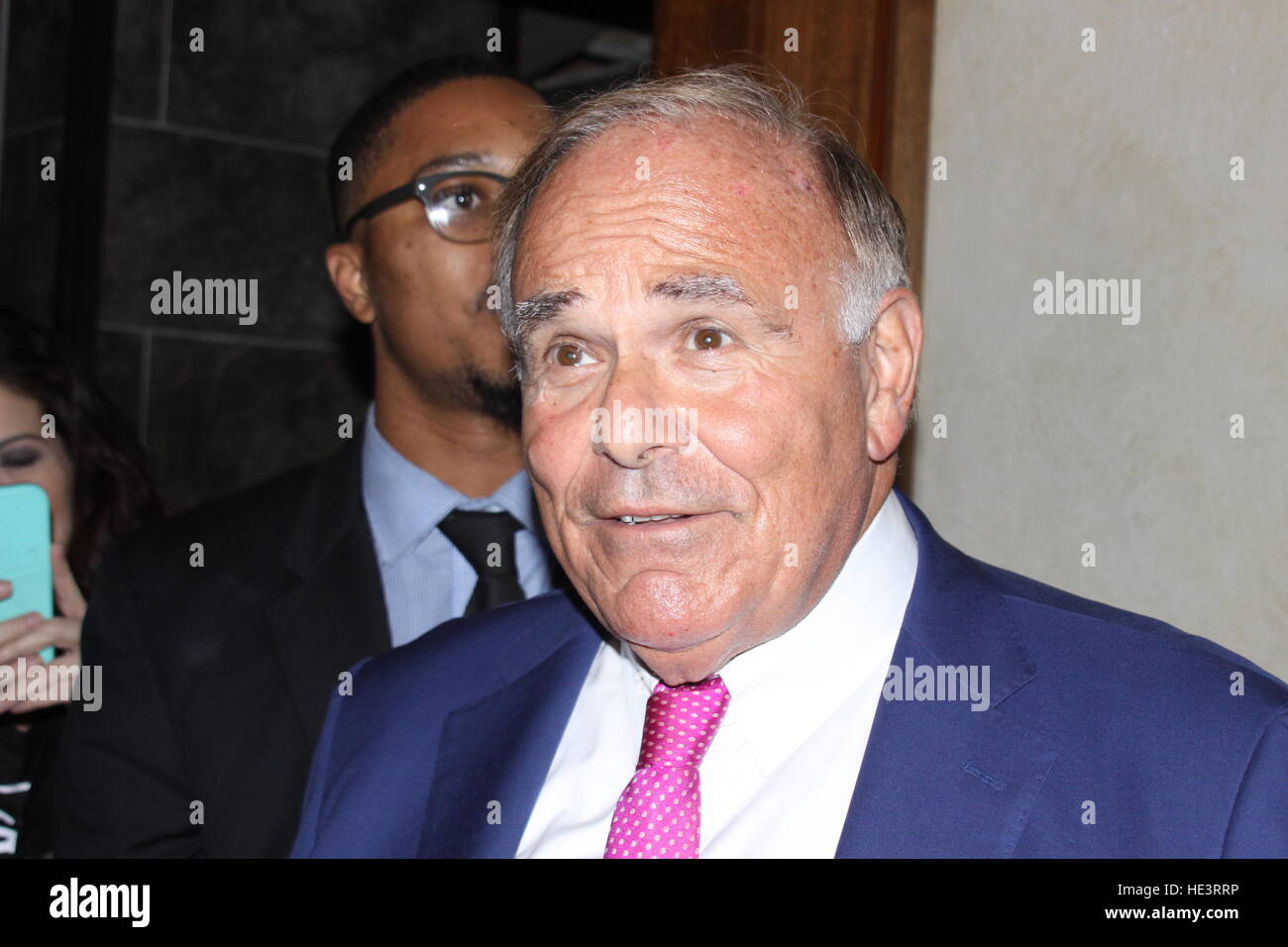 L'ancien gouverneur de Pennsylvanie Ed Rendell rejoint Debra Messing dans la campagne pour Hillary Clinton à la 'frapper' restaurant à Philadelphie, Pennsylvanie. Avec : Ed Rendell Où : Philadelphia, Pennsylvania, United States Quand : 04 Nov 2016 Banque D'Images