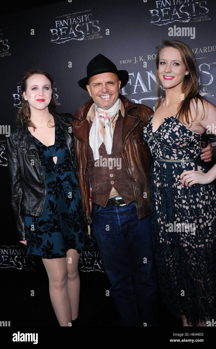 Joe Pantoliano (centre) et parmi les invités à la première mondiale de "Vie et habitat des animaux fantastiques", tenue à l'Alice Tully Hall dans le Lincoln Center for the Performing Arts, à New York. Joe Pantoliano' : où : New York, New Yo Banque D'Images