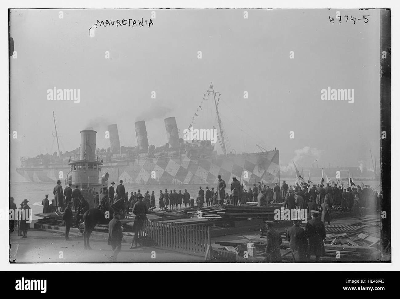 Le RMS Mauretania était un paquebot britannique Cunard Line, lancé en 1906 et réputé pour sa vitesse et son luxe. Il a tenu le Blue Riband pour la traversée transatlantique la plus rapide pendant plus de 20 ans, ce qui en fait un navire emblématique de son époque. Banque D'Images