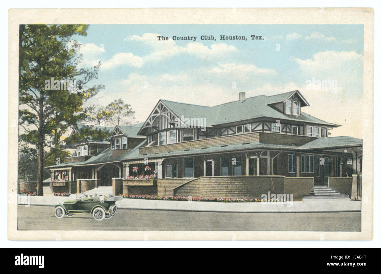 Le Country Club de Houston, Texas, est représenté sur cette photographie historique, mettant en valeur la culture de loisirs américaine du début du XXe siècle. Le club était un centre d'activités sociales et récréatives dans la région, illustrant les modes de vie de l'époque. Banque D'Images