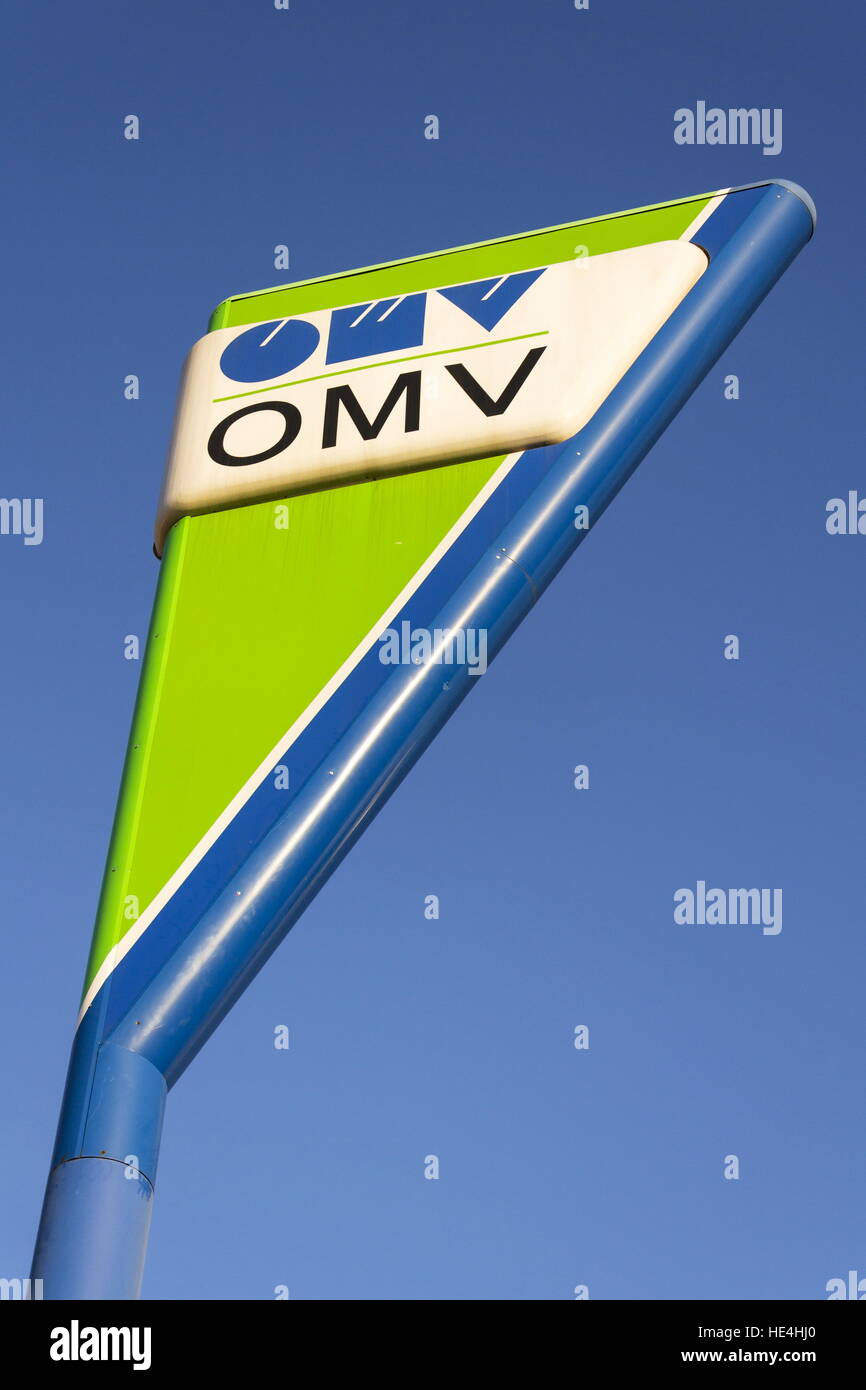 L'OMV société pétrolière et gazière internationale logo sur station de carburant Banque D'Images