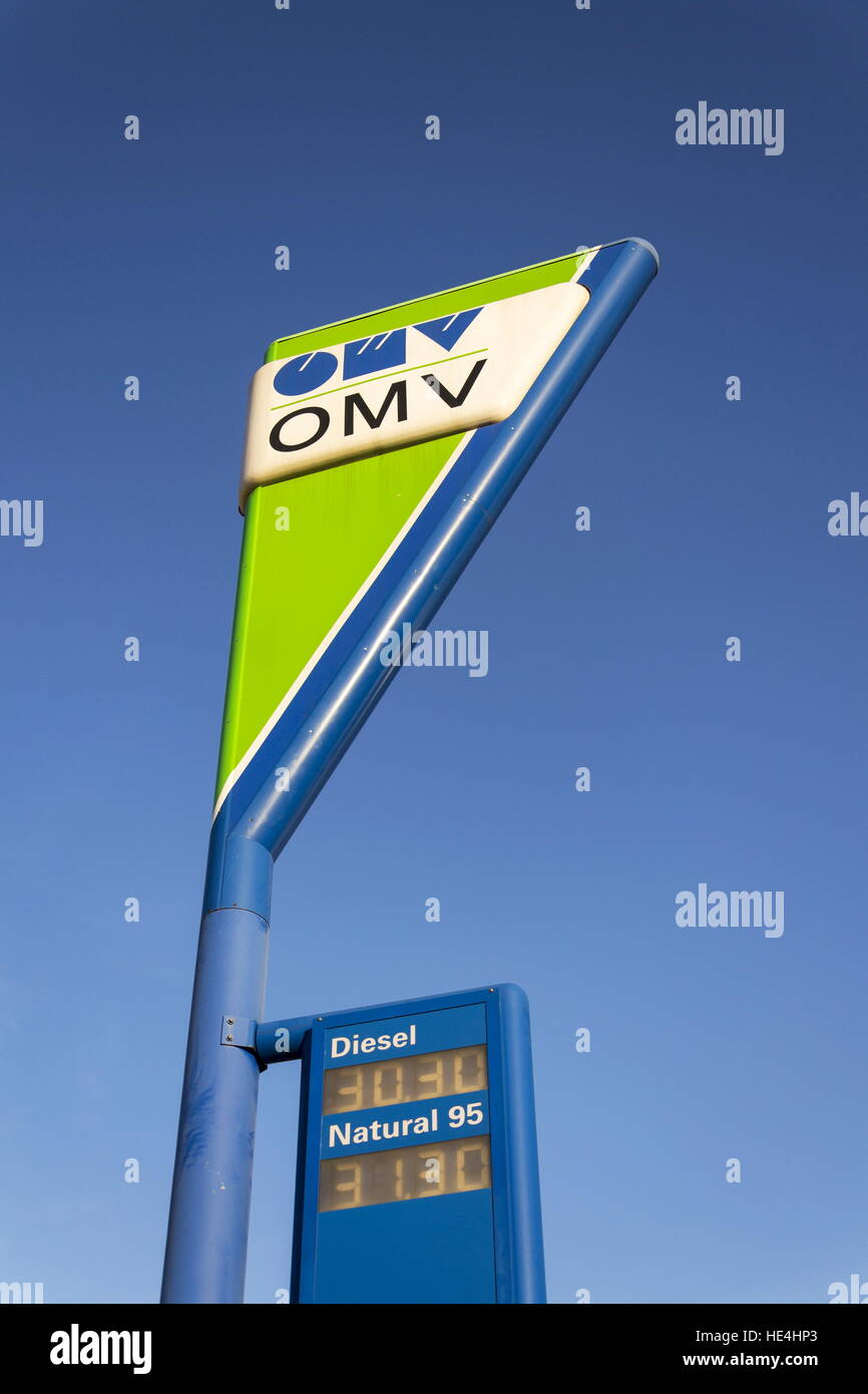 L'OMV société pétrolière et gazière internationale logo sur station de carburant Banque D'Images