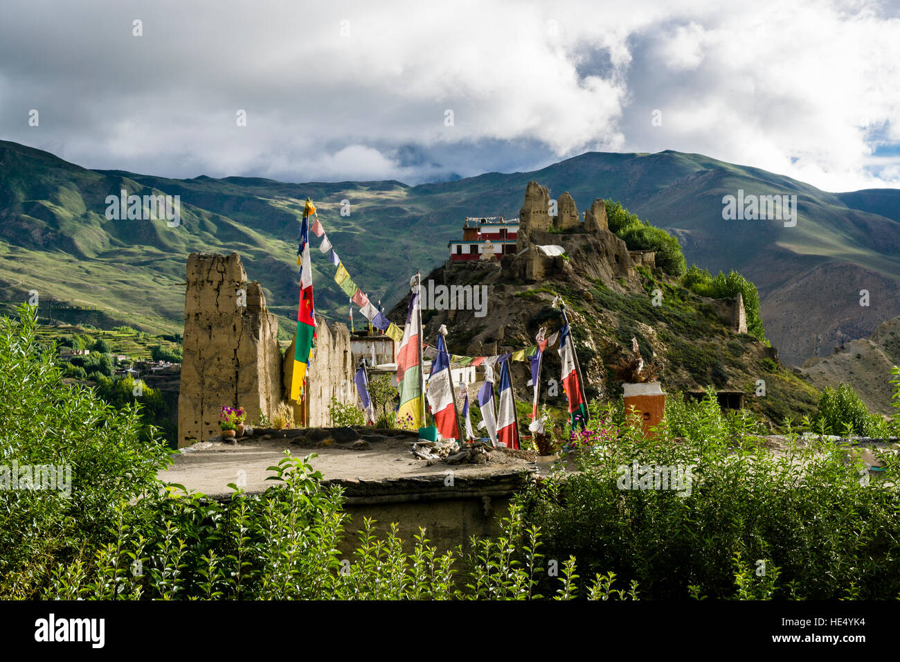 Les ruines de l'ancien palais des rois et d'une gompa sont situés sur une colline Banque D'Images