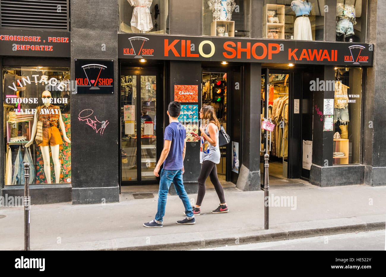 Kawaii, kilo, boutique de vêtements de seconde main Banque D'Images