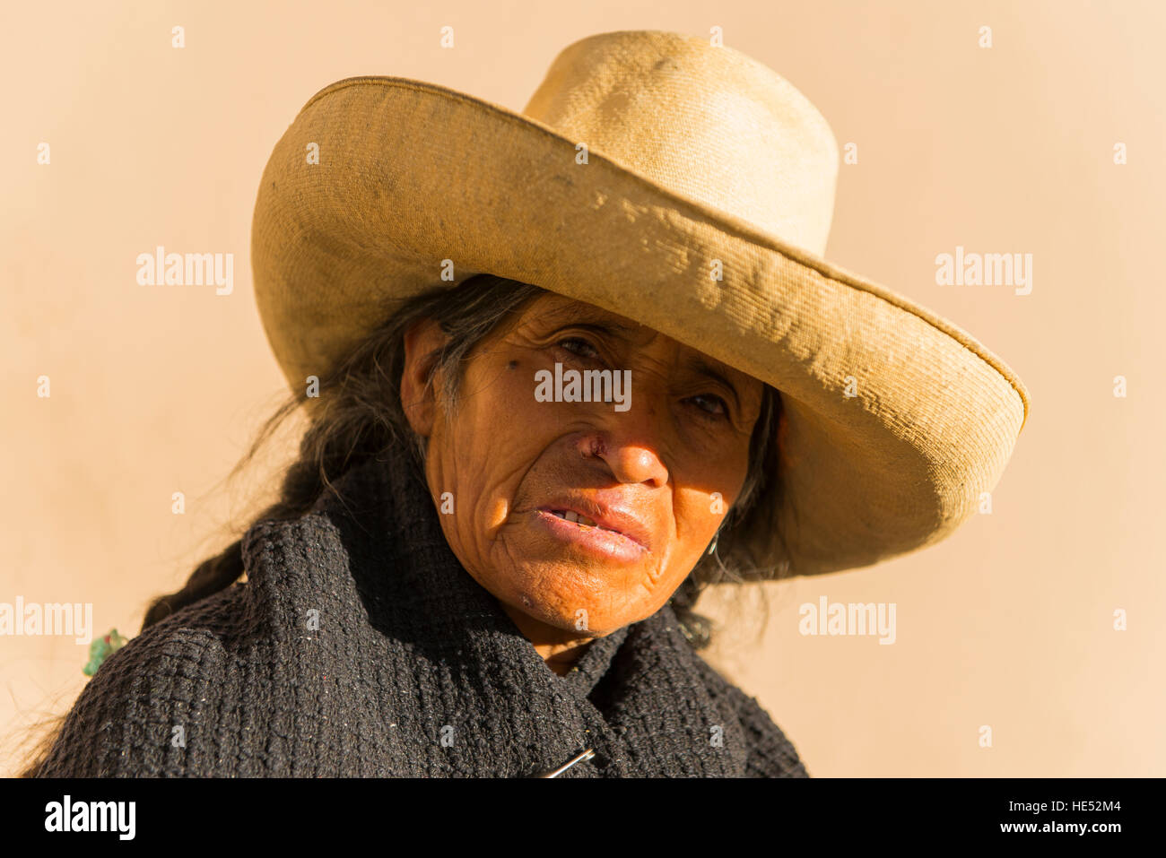 Vieille Femme avec chapeau de paille, Cajamarca, Pérou Banque D'Images