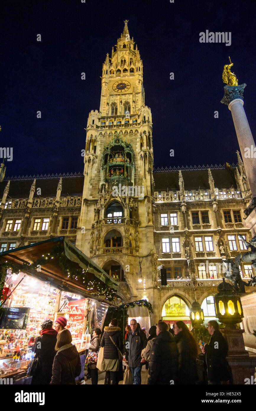 München, Munich : Marché de Noël "Christkindlmarkt" à la case de la Marienplatz, l'Hôtel de Ville, Oberbayern, Haute-Bavière, Bayern, Bavière, Allemagne Banque D'Images