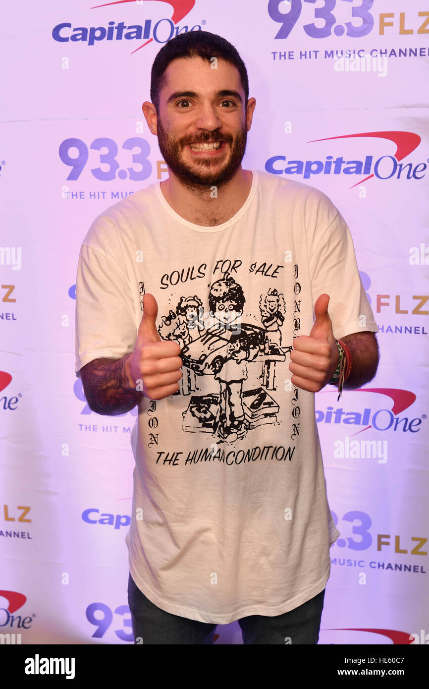 Tampa, Floride, USA. 25Th Dec 2016. Jon Bellion sur le tapis rouge à 93.3FLZ's iHeart Radio Jingle Ball à Amalie Arena à Tampa, Floride le 17 Dec 2016 : Le crédit d'accès Photo/Alamy Live News Banque D'Images