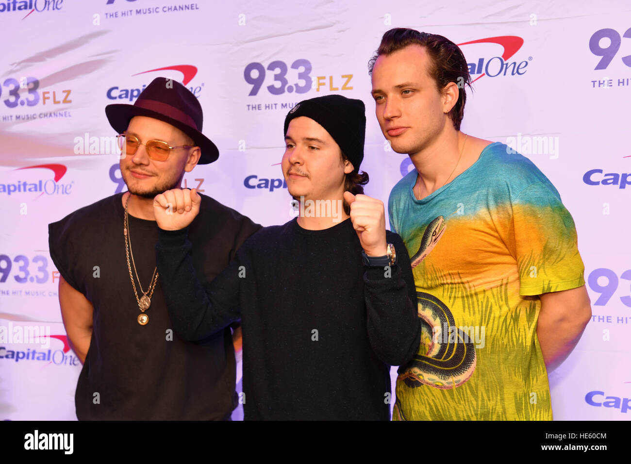 Tampa, Floride, USA. 25Th Dec 2016. Mark Falgren Forchhamme, Lukas et Magnus Larsson de Lukas Graham sur le tapis rouge à 93.3FLZ's iHeart Radio Jingle Ball à Amalie Arena à Tampa, Floride le 17 Dec 2016 : Le crédit d'accès Photo/Alamy Live News Banque D'Images