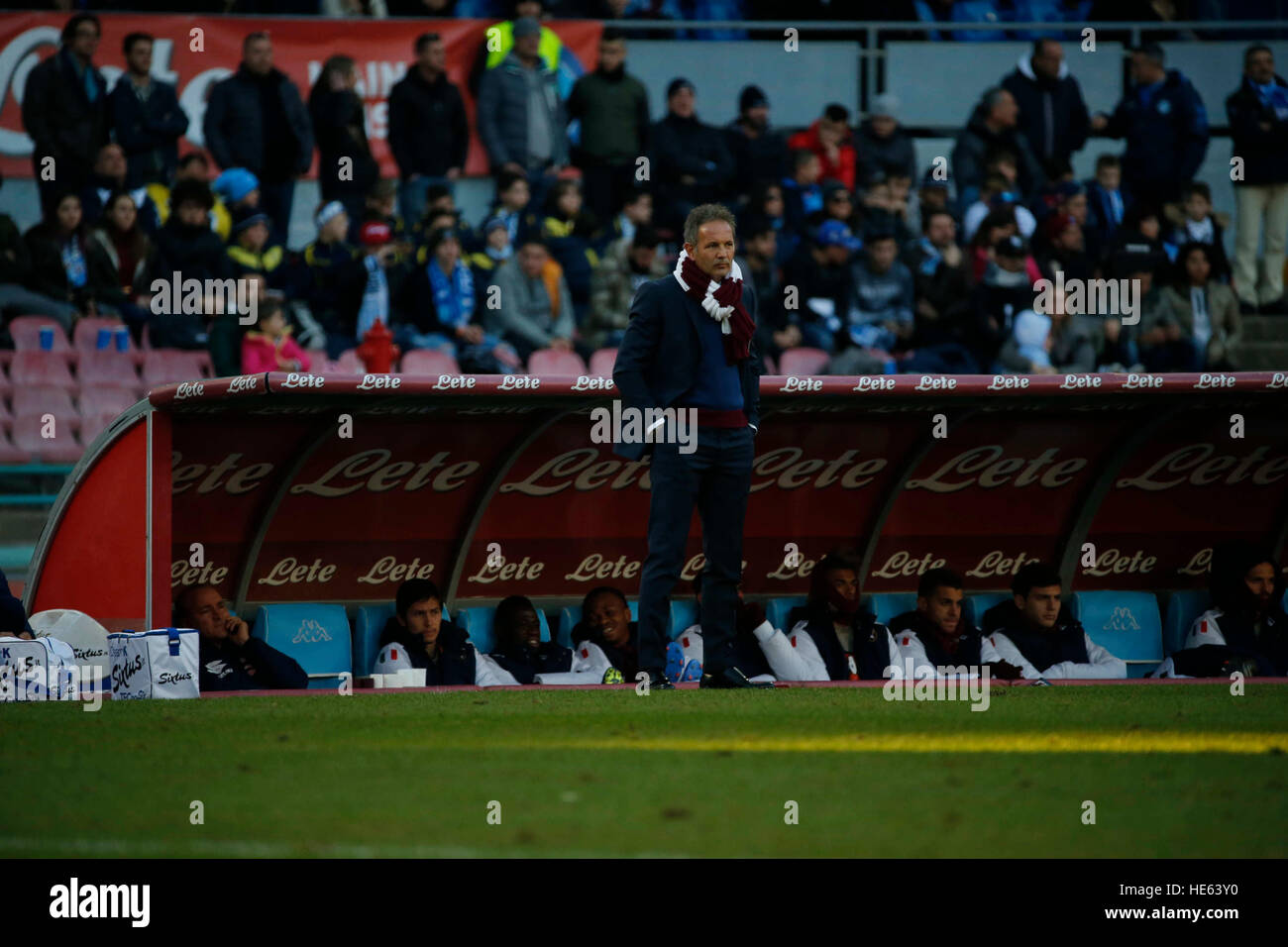 Naples, Italie. Dec 18, 2016. Sinisa Mihajlovic au cours de la Serie A italienne, match de foot entre SSC Napoli et Turin au stade San Paolo à Naples, Italie, 18 décembre 2016 © agnfoto/Alamy Live News Banque D'Images