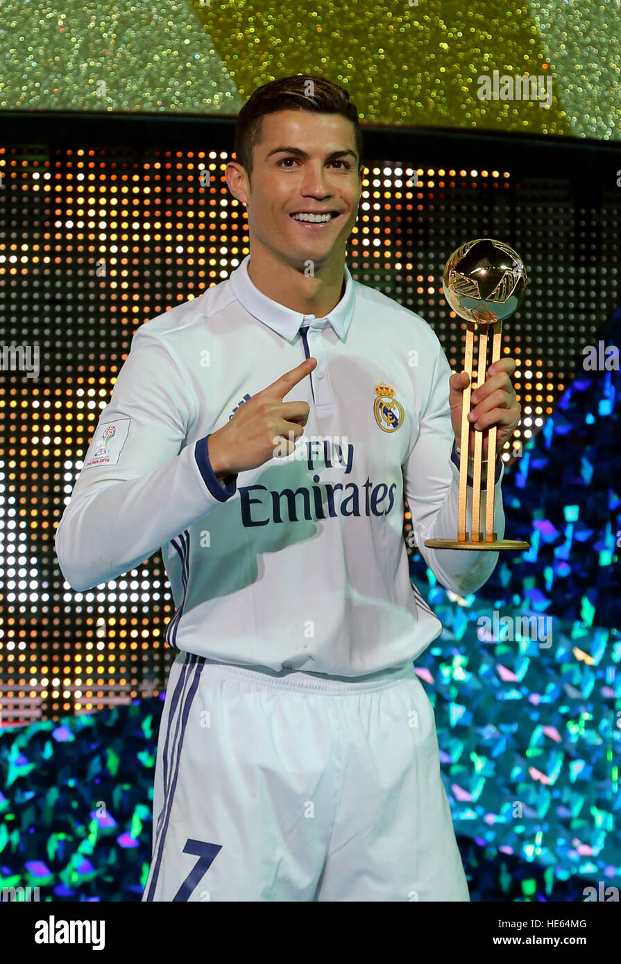 Yokohama, Japon. Dec 18, 2016. Espagne le Real Madrid Cristiano Ronaldo  reçoit le ballon d'or récompense lors de la finale de la Coupe du Monde des  Clubs de la FIFA à Yokohama,
