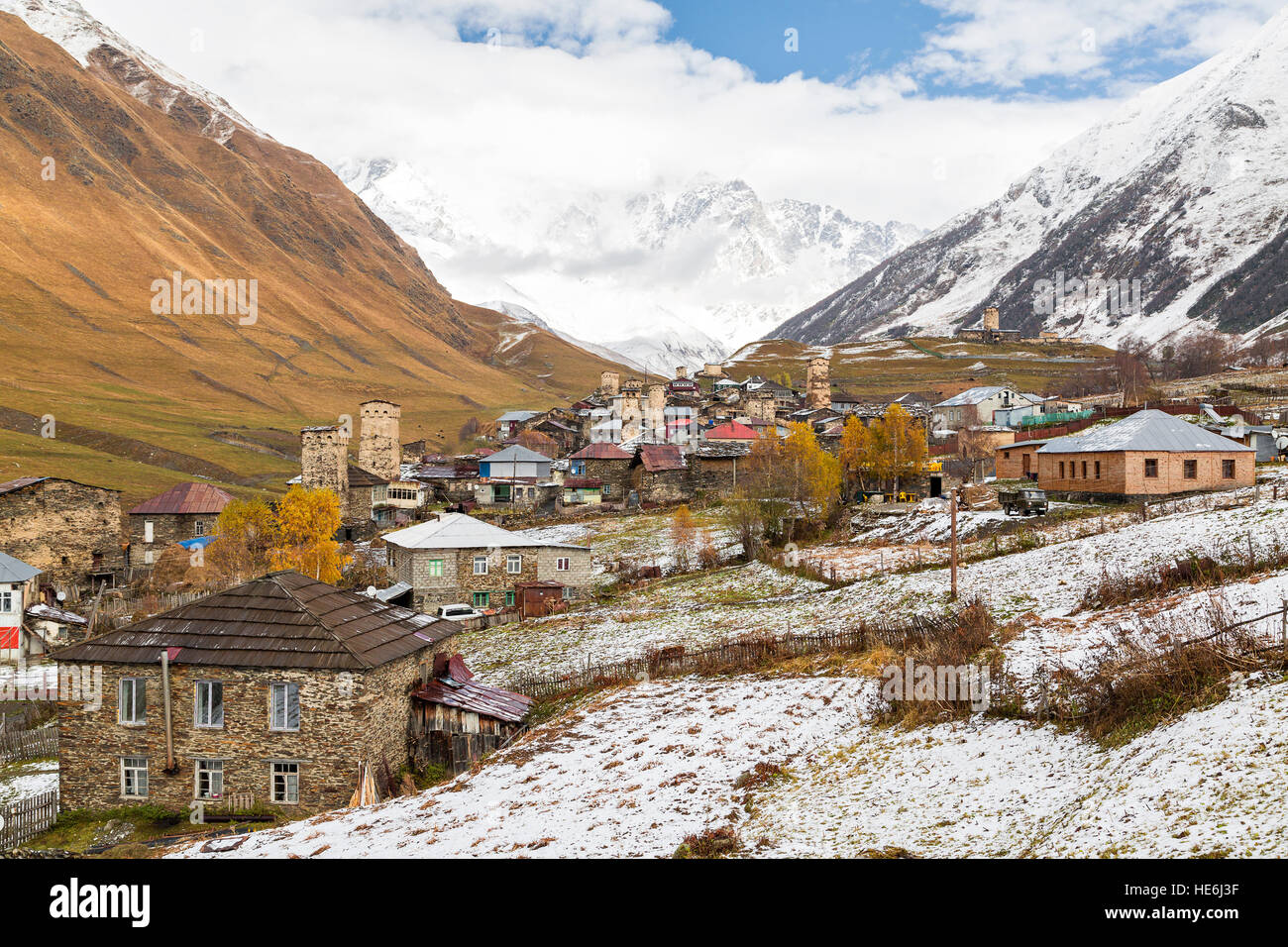 Village Ushguli, montagnes du Caucase, en Géorgie. Banque D'Images