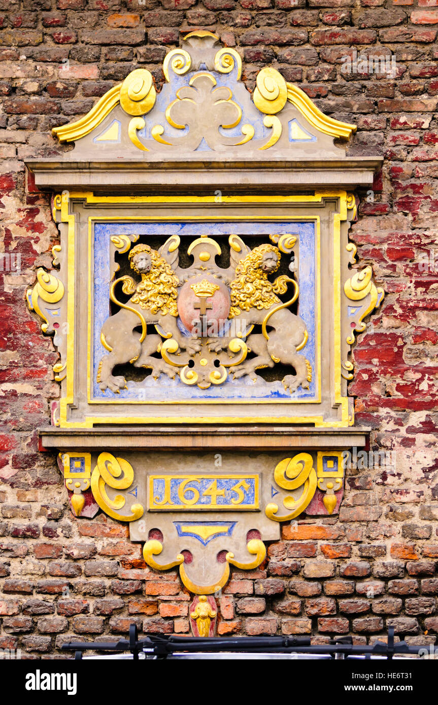 Armoiries de 1645 sur un mur à Gdansk, Pologne. Banque D'Images