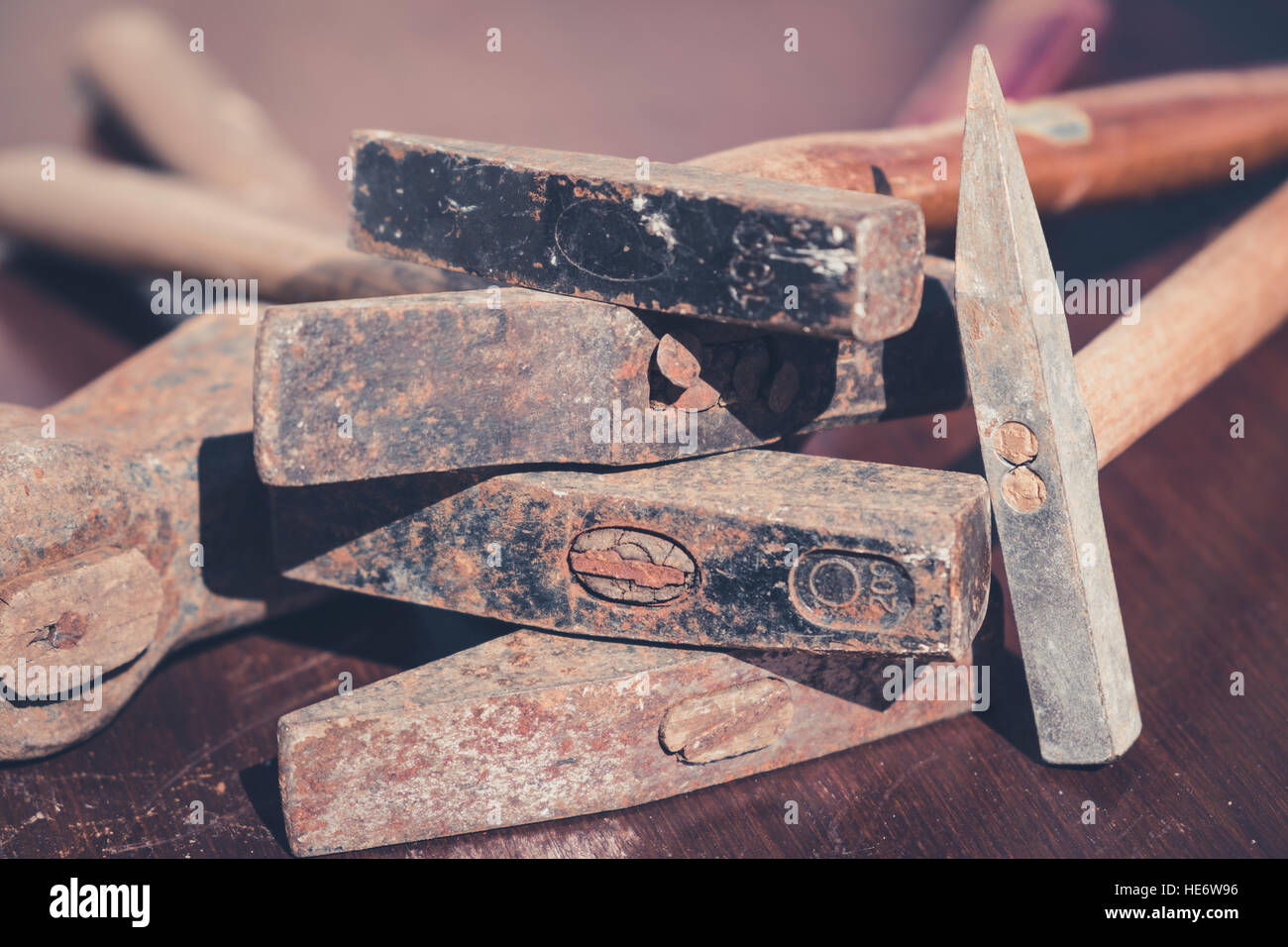 Marteau vintage, vieux outils, marteau rouillé Banque D'Images