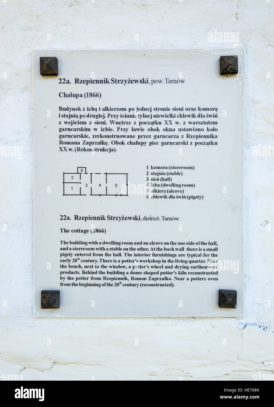 Affiche bilingue à ferme de Rzepiennik Strzyzewski Pogorzanie, groupe ethnique, du Musée de l'architecture rurale de, Pologne Banque D'Images