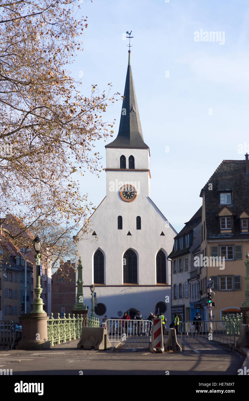 Un barrage routier dans le centre-ville de Strasbourg à la suite de la découverte d'une cellule terroriste d'ISIS à Strasbourg en novembre 2016 Banque D'Images