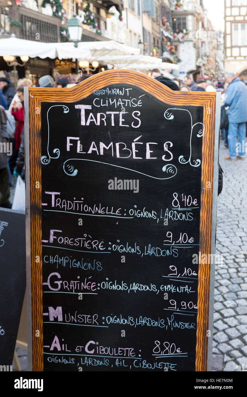 Un restaurant sign pour tarte Flambées, Strasbourg Banque D'Images