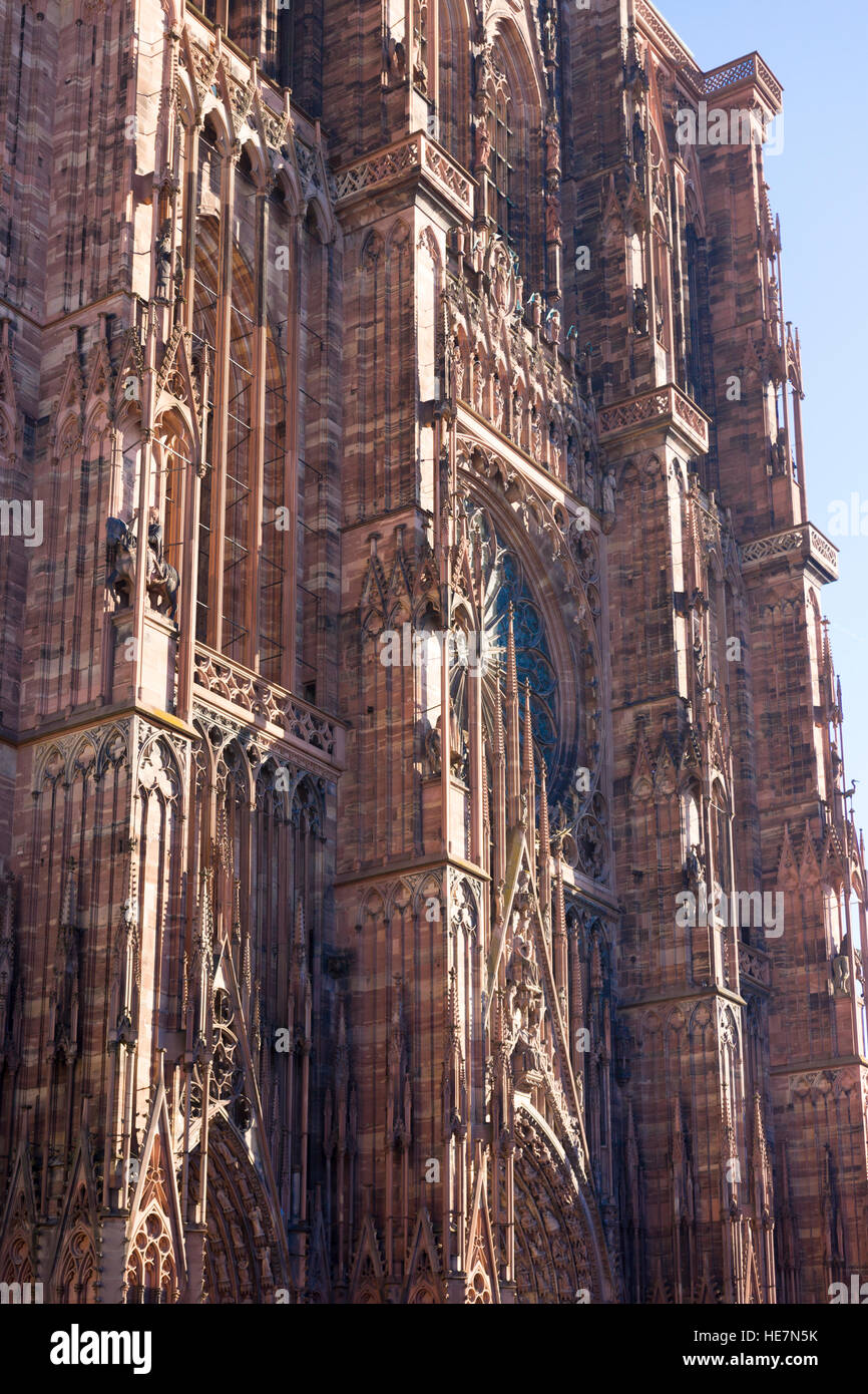 Vue de la façade de la Cathédrale Notre-Dame, Strasbourg Banque D'Images