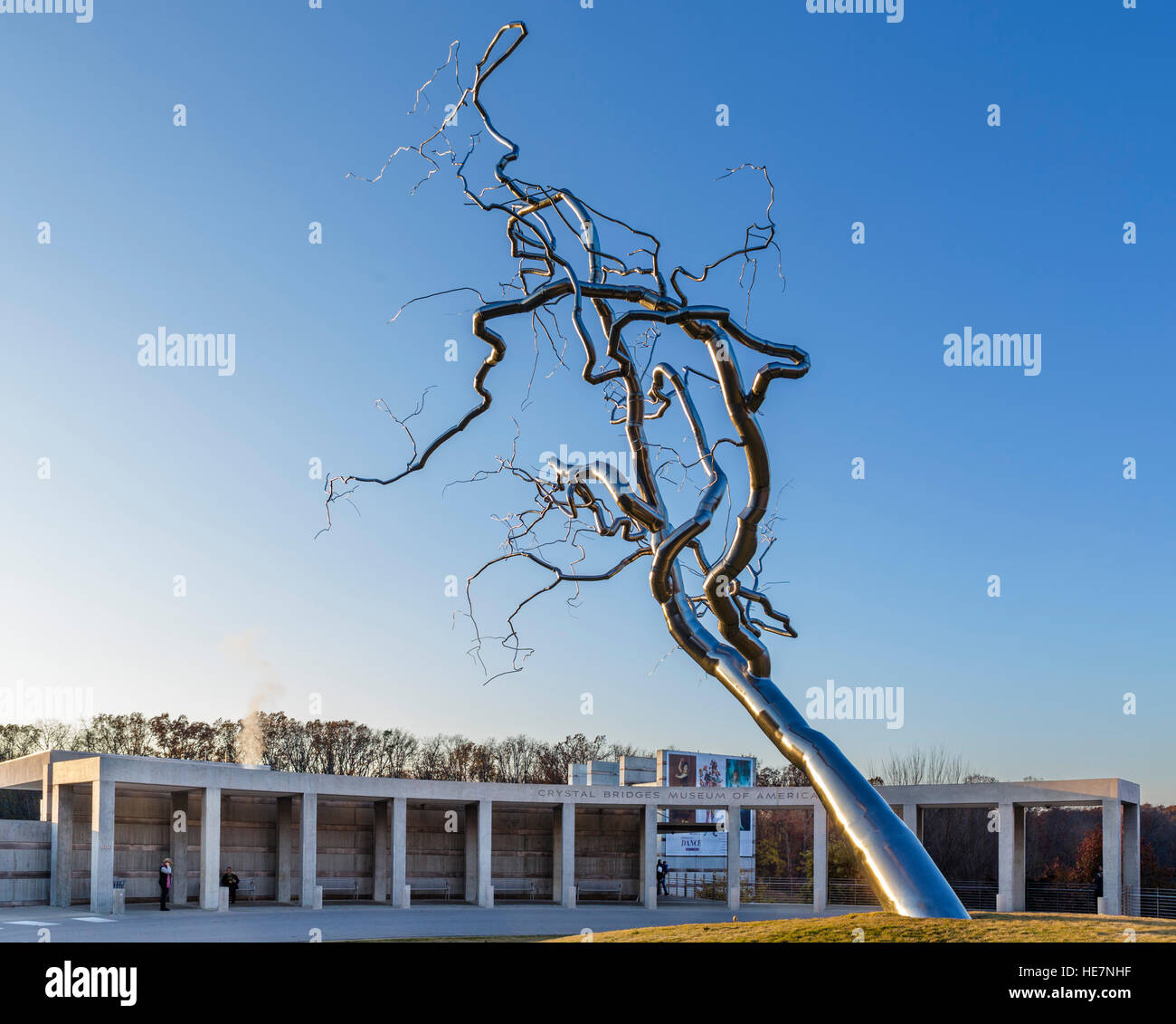 Roxy Paine's 'Yield' sculpture en face de la Crystal Bridges Museum of American Art, Bentonville, Arkansas, États-Unis Banque D'Images