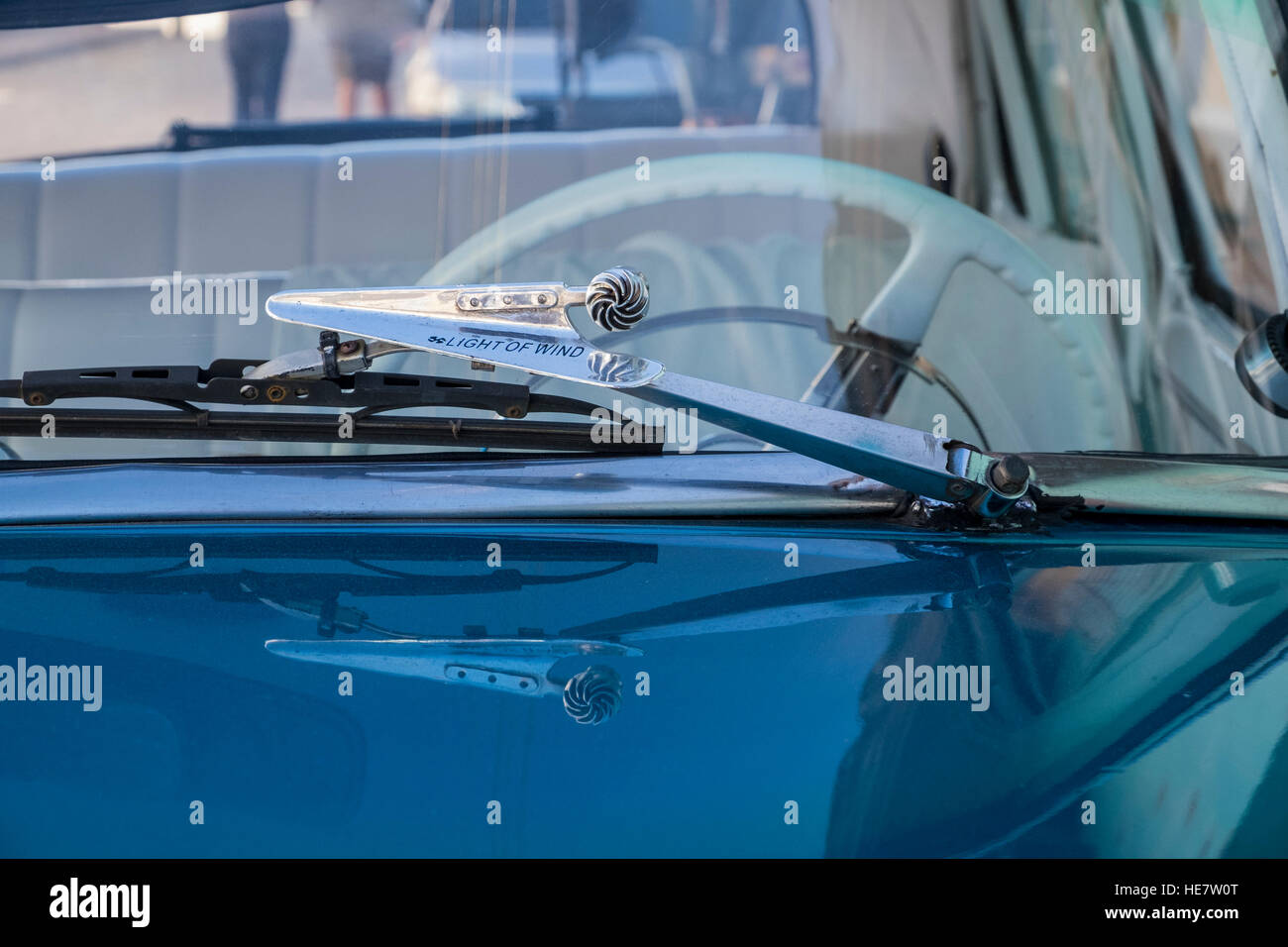 Détail de l'essuie-vitre avant sur une vieille voiture américaine Chevrolet des années 1950, Trinidad, Cuba Banque D'Images Détail de l'essuie-vitre avant sur une vieille voiture américaine Chevrolet des années 1950, Trinidad, Cuba Banque D'Images