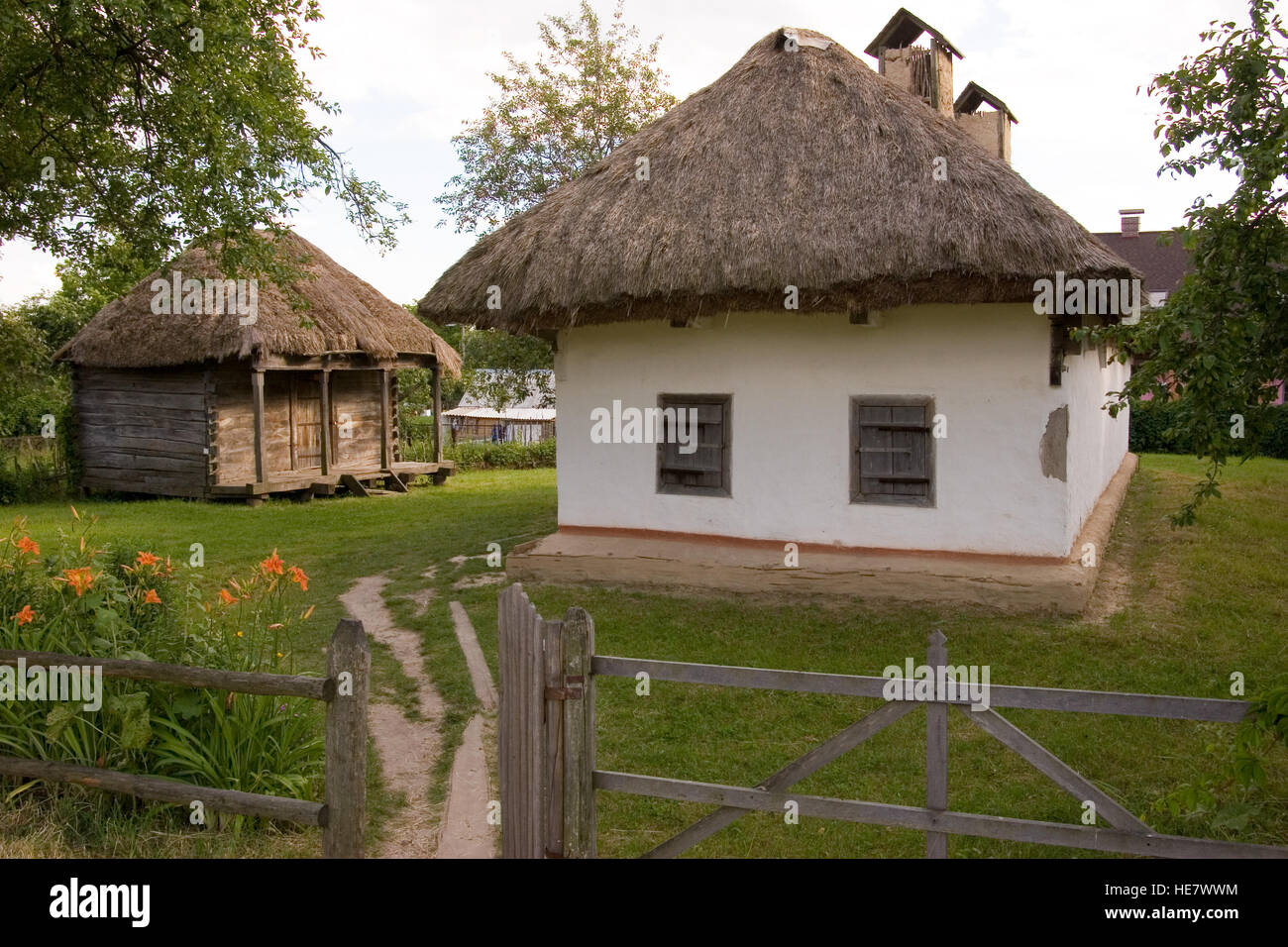 Maison de village ukrainien authentique.Un ukrainien typique maison ancienne, dans Pirogovo près de Kiev Banque D'Images