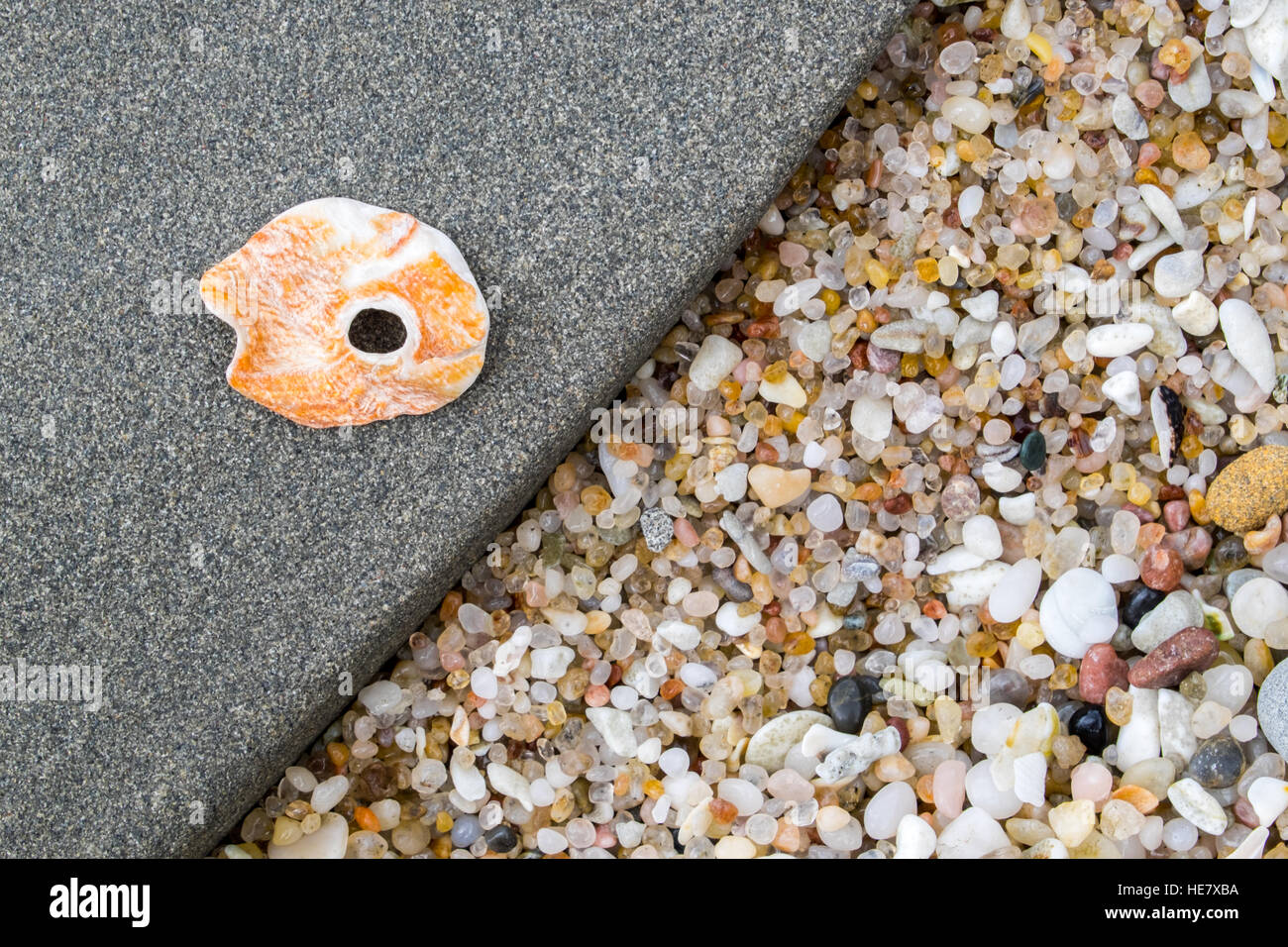 Des obus et des éclats d'obus sur une plage Australienne Banque D'Images