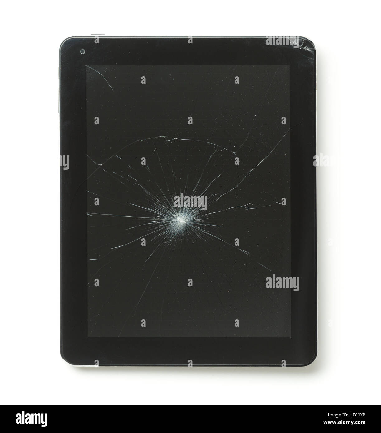 Ordinateur tablette avec écran cassé isolé sur fond blanc. Banque D'Images