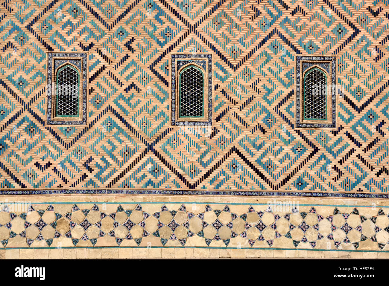 Détail de windows et des motifs géométriques sur le mausolée de Khoja Ahmad Yasawi Turkestan Kazakhstan Banque D'Images