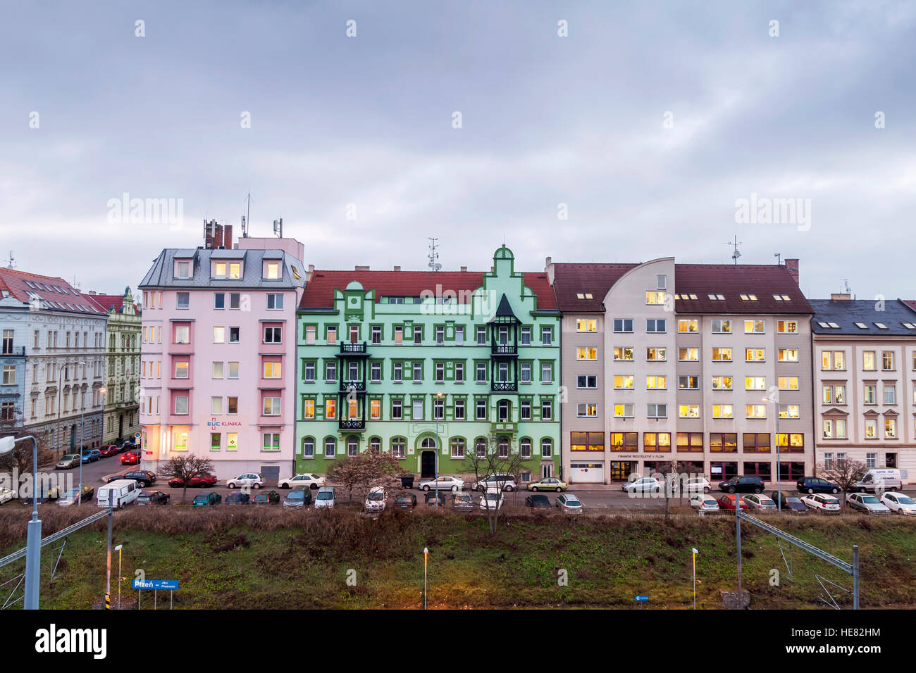 Les maisons colorées de Pilsen, Plzen, République Tchèque, Europe Banque D'Images