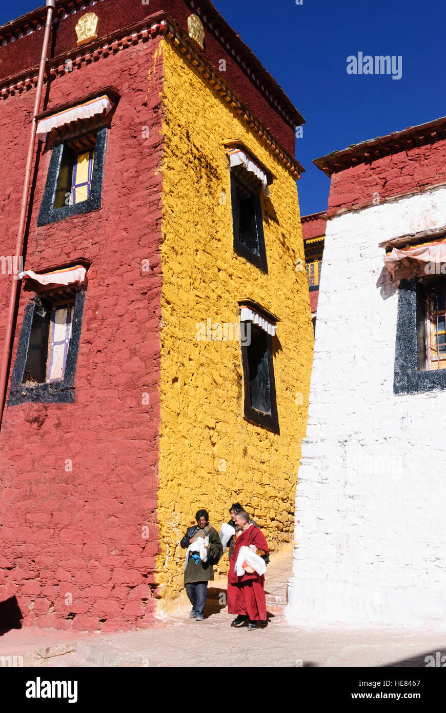 Monastère de Ganden : Ganden : Siège de l'école Gelugpa (jaune-cap), qui comprend également le Dalaï Lama et le panchen-Lama, Tibet, Chine Banque D'Images