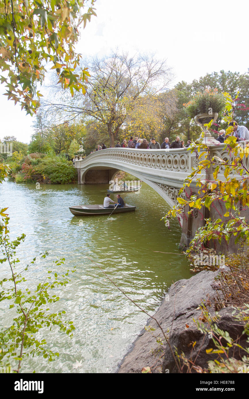 Bow Bridge, Central Park, New York City, États-Unis d'Amérique. Banque D'Images