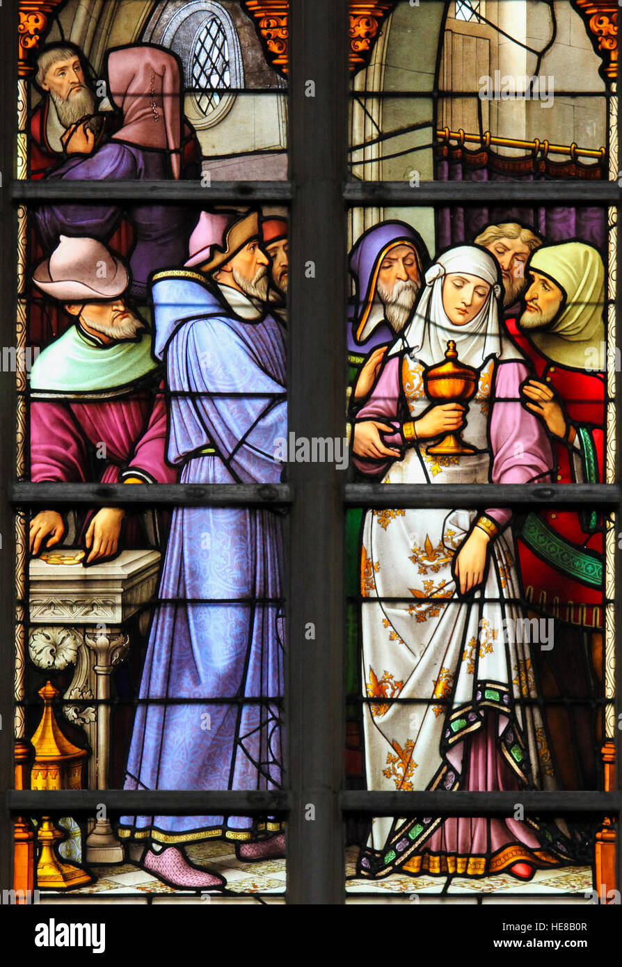 Le vitrail représentant la légende antisémite de profané pain sacramentel, par laquelle un Juif féminin convertir au christianisme est payé pour prendre le vol de Banque D'Images
