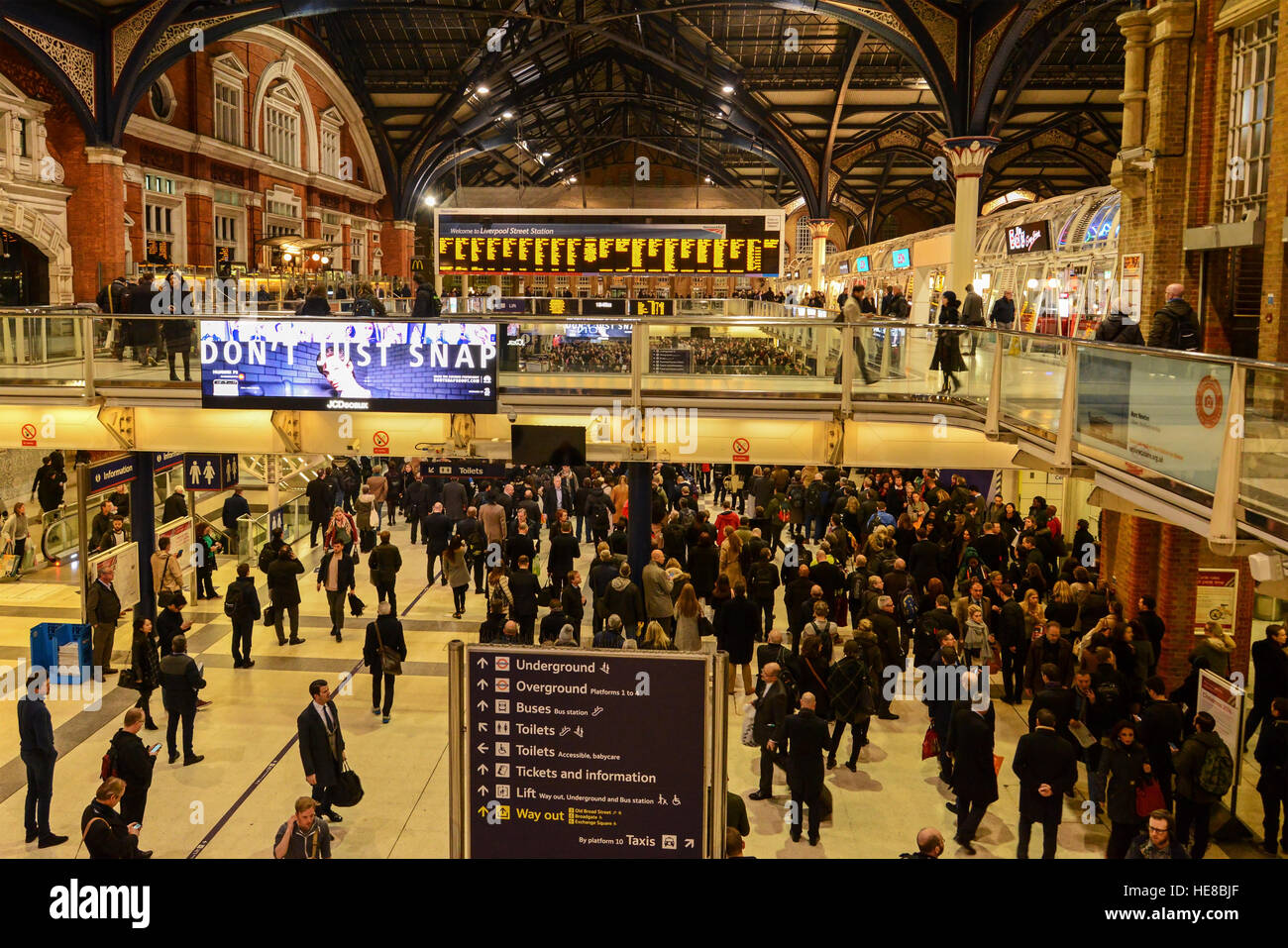 La gare de Liverpool Street - Concourse Banque D'Images