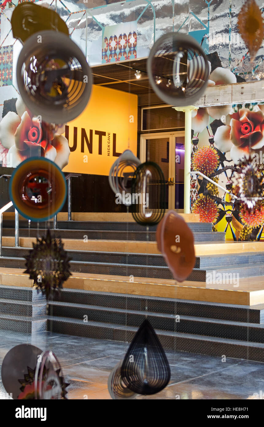 North Adams, USA. 16 Dec, 2016. L'entrée de 'jusqu'à', une installation de l'artiste Nick Cave au Mass MoCA. Banque D'Images