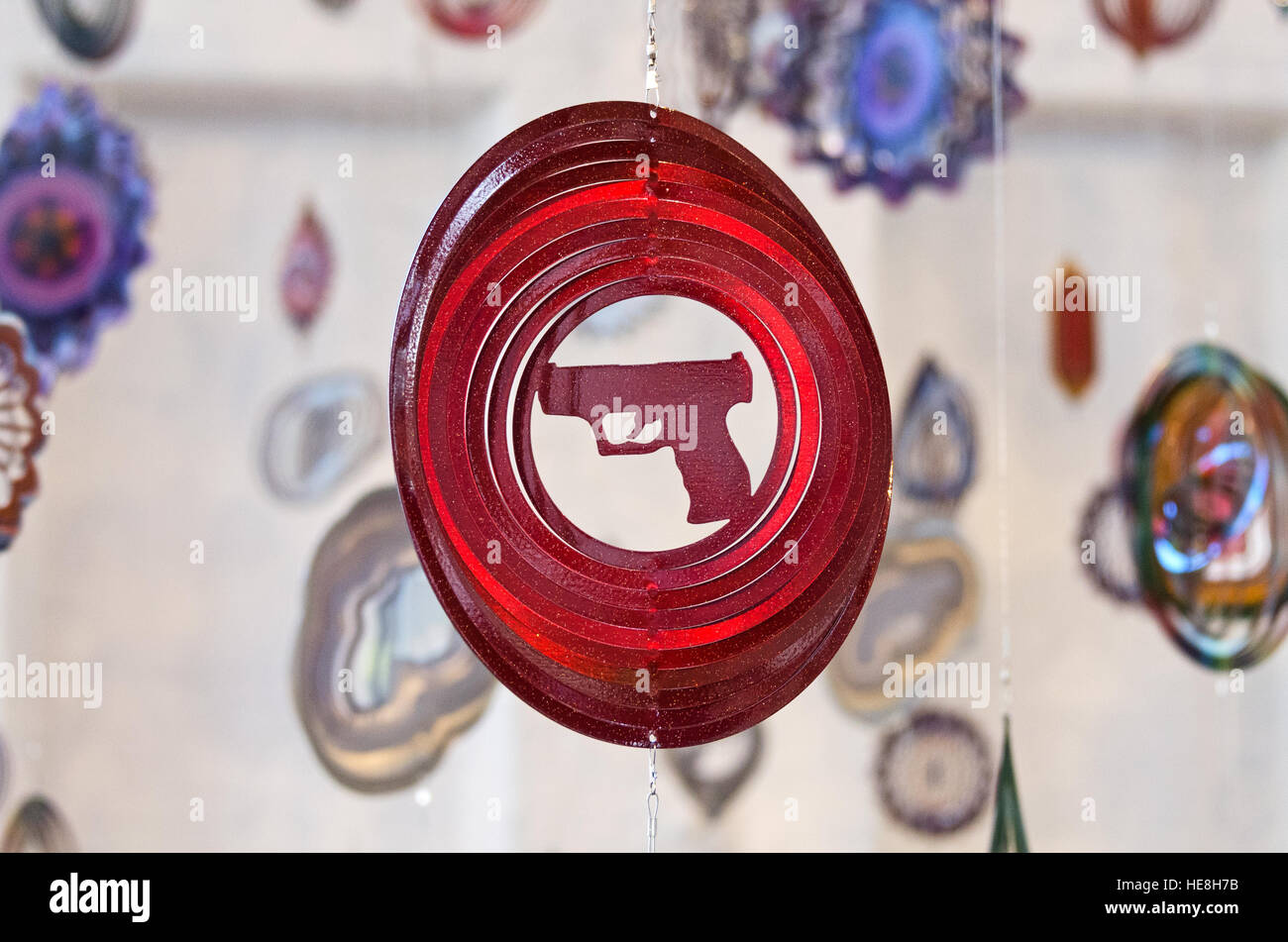 North Adams, USA. 16 Dec, 2016. Avis de 'jusqu'à', une installation de l'artiste Nick Cave au Mass MoCA. Banque D'Images