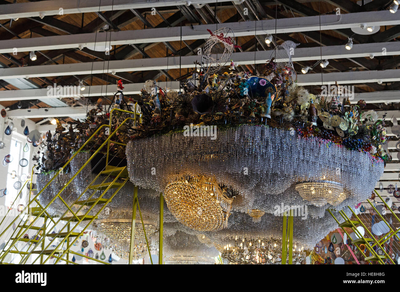North Adams, USA. 16 Dec, 2016. Avis de 'jusqu'à', une installation de l'artiste Nick Cave au Mass MoCA. Banque D'Images