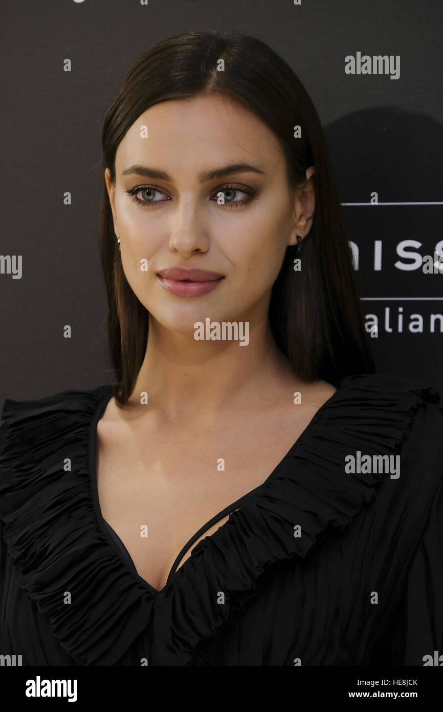 Irina Shayk assiste à la 20e anniversaire de la boutique à Madrid Intimissimi Irina Shayk en vedette : où : Madrid, Espagne Quand : 17 Nov 2016 Banque D'Images