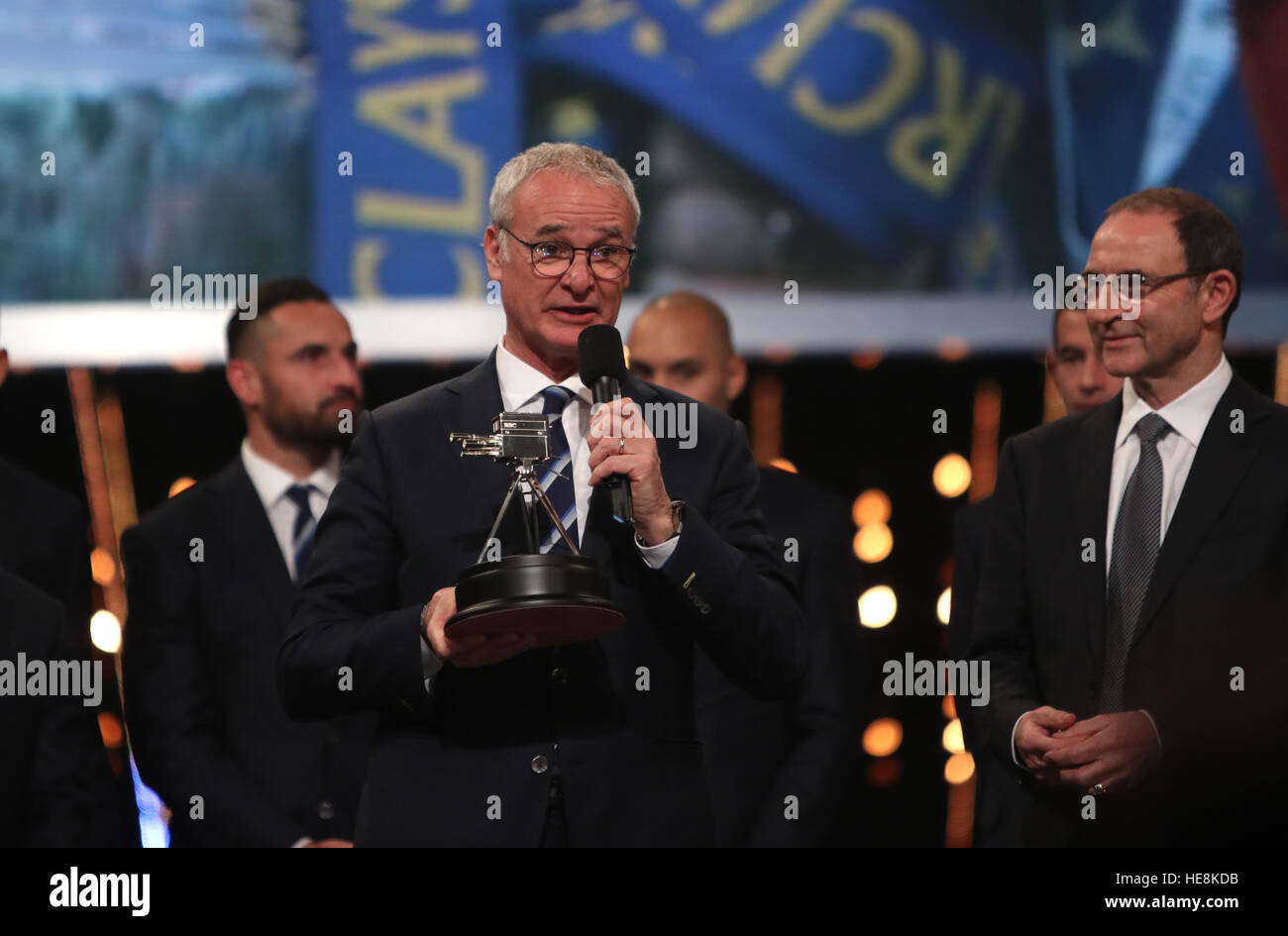 Claudio Ranieri, vainqueur de l'entraîneur de l'année au cours de la BBC Sports Personality de l'année 2016 à l'Arène de Genting, Birmingham. Banque D'Images