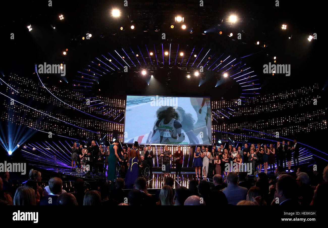 La foule regarder le grand écran au cours de la BBC Sports Personality de l'année 2016 à l'Arène de Genting, Birmingham. Banque D'Images