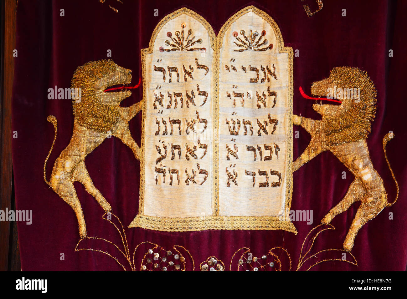 Rideau de Torah avec les dix Commandements, Israël Banque D'Images