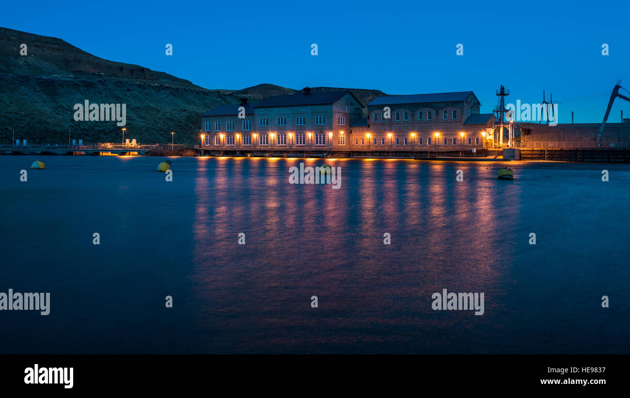 Tôt le matin, la lumière sur un barrage de Snake River dans l'Idaho Banque D'Images