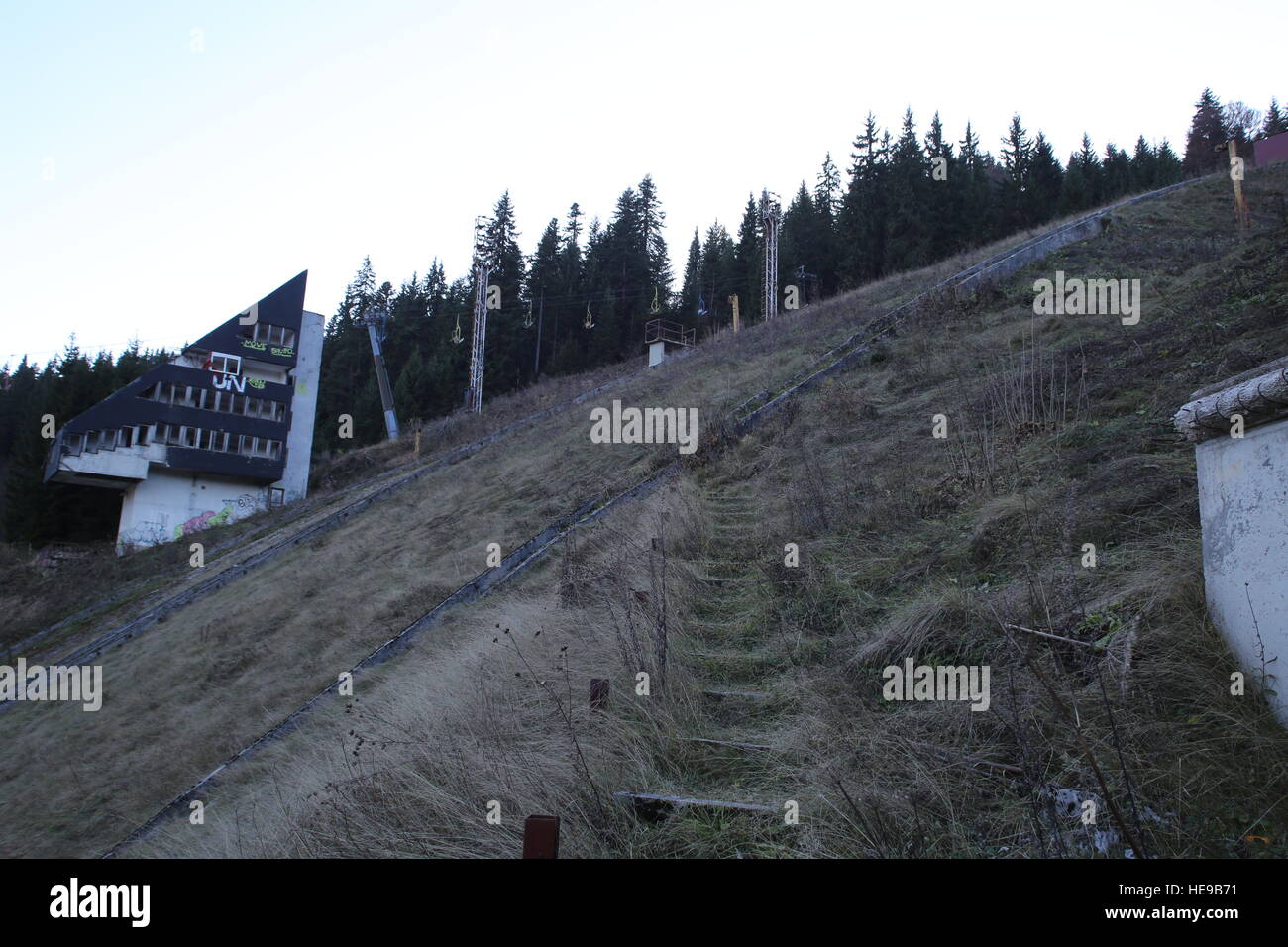 Le mont Igman, près de Sarajevo, l'emplacement de l'hiver de 1984 Jeux Olympiques, avec ses ski jump et Podium Banque D'Images